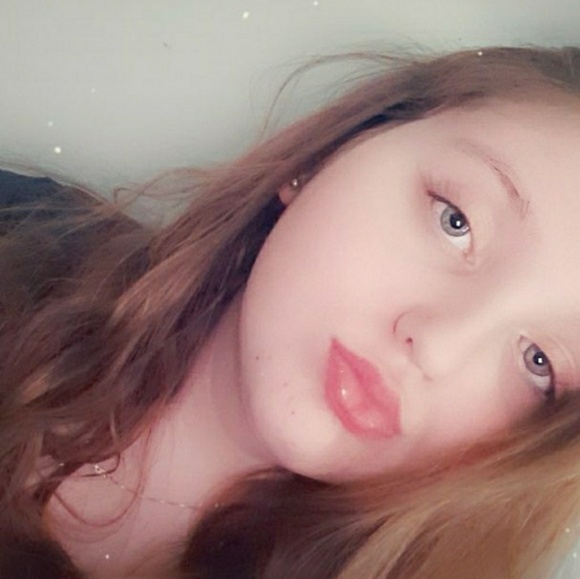 Meet your Posher, Lora - Picture 1 of 1